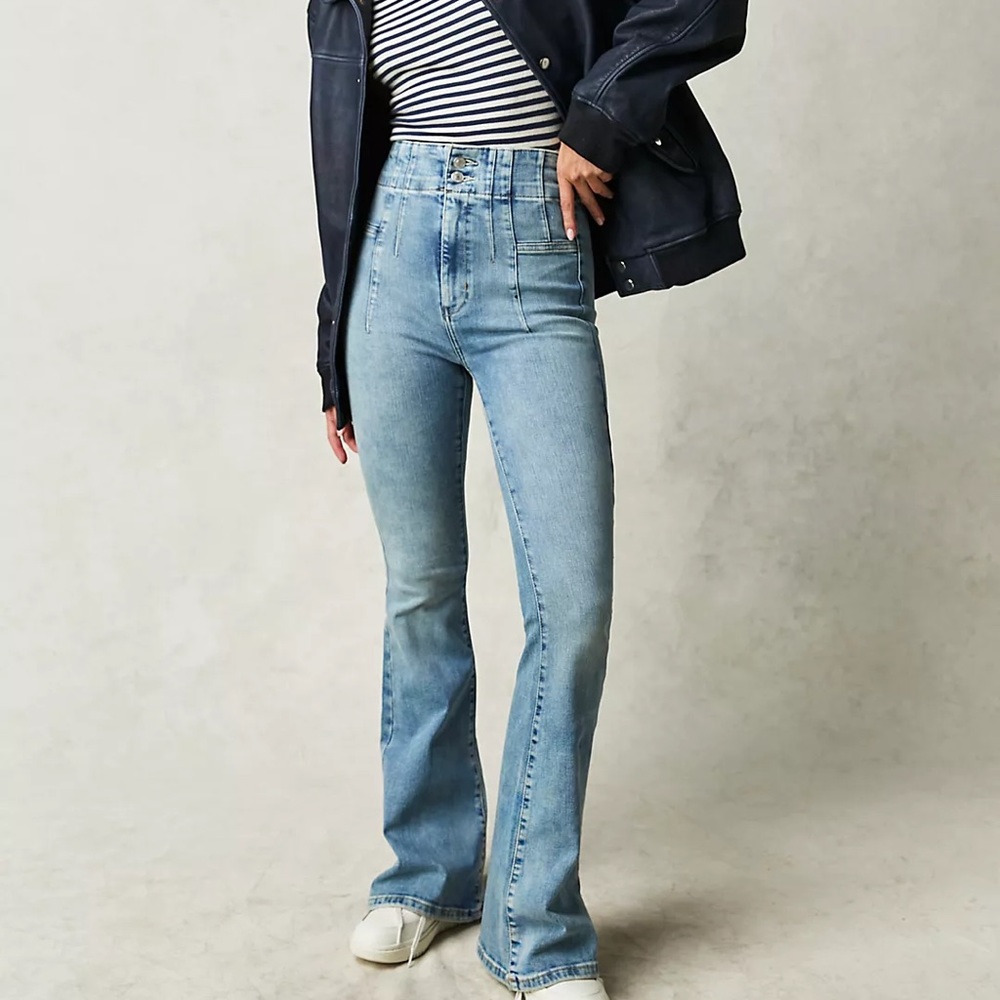 We The Free Jayde Stretch Flare Jeans Lt Blue wash GREAT CONDITION